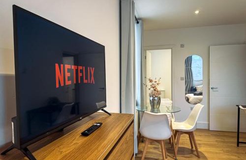 Maidstone Apartment | Beautifully Central & Superior Apartment Book Now