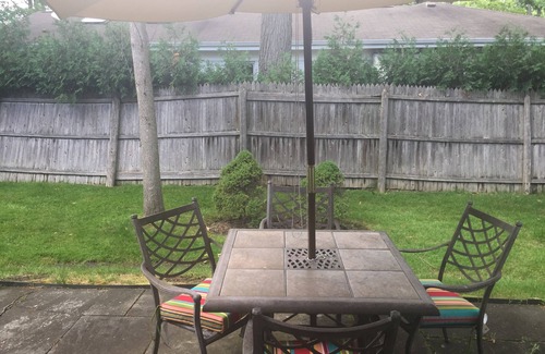 Lake Forest House | Beautifully Decorated Ranch, minutes from Lakefront, Beach and Downtown