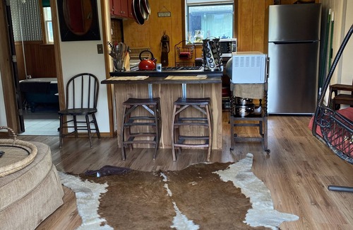 Thurston Cottage | Beautifully decorated Cottage on 30 acre ranch, accommodations for horses extra