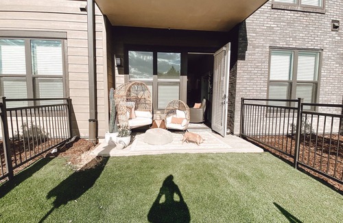 North Westminster Apartment | Beautifully decorated boho chic 1 bedroom apt w/ resort amenities!