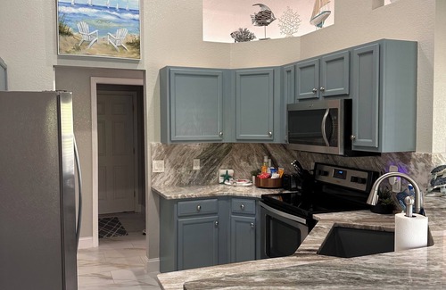 North Port House | Beautifully Decorated & Peaceful Pool Home Oasis In North Port