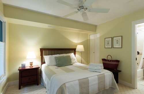 Harbert House | Beautifully Decorated, 5 True Bedrooms, Walk to Beach, Hot Tub, Firepit