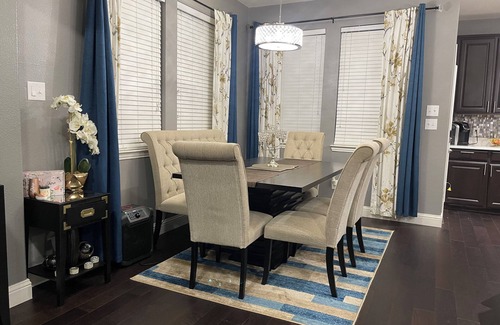 Lincoln Park House | Beautifully decorated family home- Pet friendly and close to major highways!