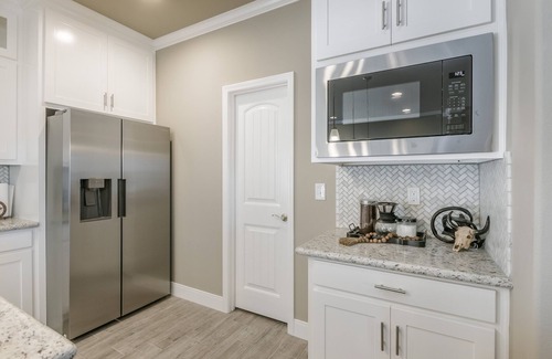 Canyon House | Beautifully Decorated New Home, King Bed, Washer/Dryer & Fully Stocked Kitchen