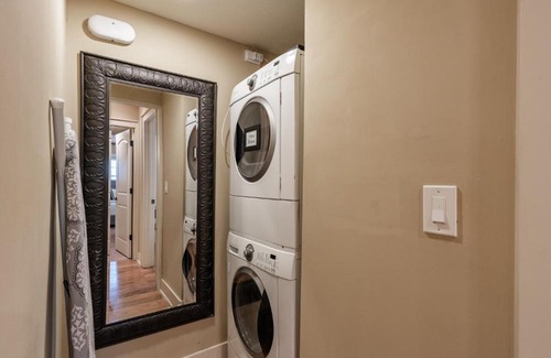 West Plaza Apartment | Beautifully Decorated Plaza Condo 1