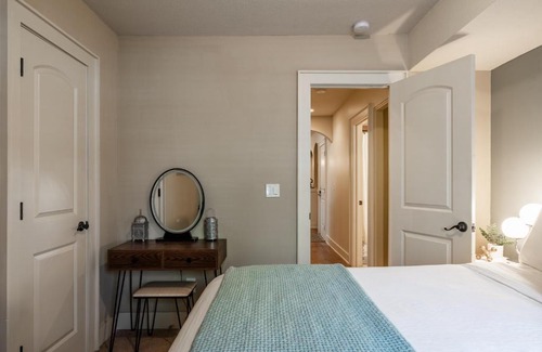 West Plaza Apartment | Beautifully Decorated Plaza Condo 1