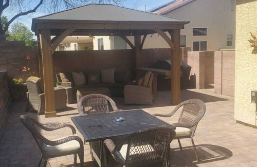 Paradise House | Beautifully decorated everything is new! Spacious single story home.