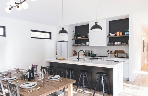 Victoria Beach Cottage | Beautifully Designed 4 Season The New Casa Noir