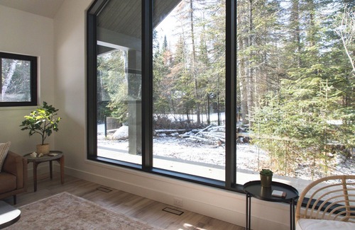 Victoria Beach Cottage | Beautifully Designed 4 Season The New Casa Noir