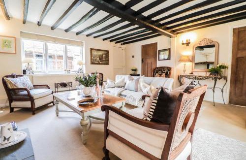 Rivenhall Apartment | Beautifully Designed Cottage Free WiFi