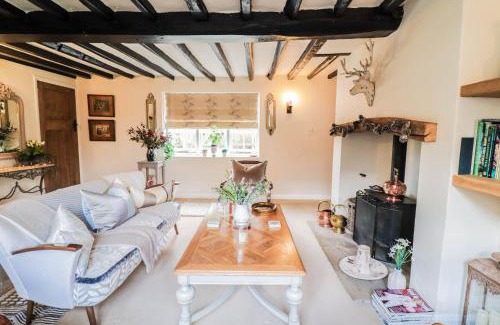 Rivenhall Apartment | Beautifully Designed Cottage Free WiFi