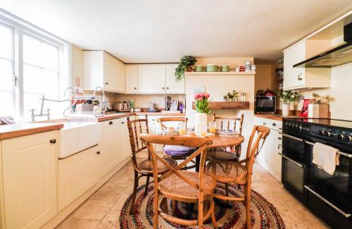 Rivenhall Apartment | Beautifully Designed Cottage Free WiFi