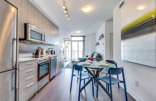 Old Town Condo | Beautifully Designed Modern Condo - Sleeps 4
