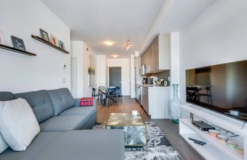 Old Town Condo | Beautifully Designed Modern Condo - Sleeps 4