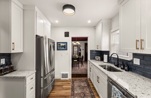 Kamm's Corners House | Beautifully Designed, Hot Tub, Game Room, N64, Sleeps 10