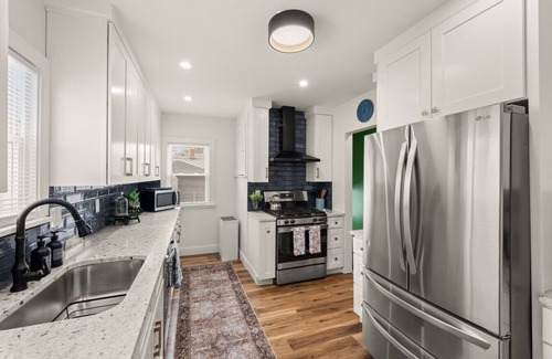 Kamm's Corners House | Beautifully Designed, Hot Tub, Game Room, N64, Sleeps 10