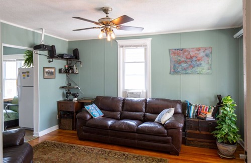 Hamtramck House | Beautifully designed warm and cozy Detroit artist hideaway!