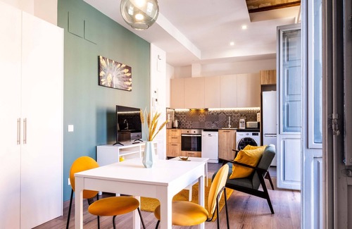 Morvedre Apartment | Beautifully Designed Studio with Natural Light