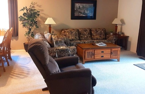 Hot Springs Village House | Beautifully Furnished Home With BBQ on the Deck - Unit 0062 by Redawning