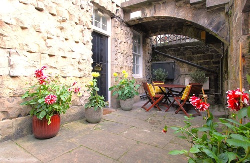 New Town Apartment | Beautifully finished 2 bedroom Georgian flat is the perfect city getaway.