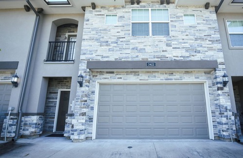 Wellborn House | Beautifully furnished townhome! Spacious Aggie retreat!