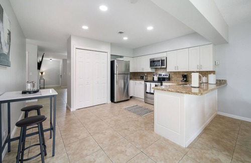 North Corals House | Beautifully furnished Home 2 miles from the Beach!