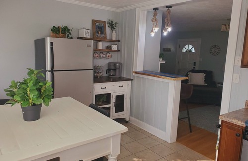 Bristol House | Beautifully Furnished 3 Bedroom, 1 Bath House close to the Hard Rock Casino!