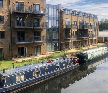 Uxbridge South Apartment | Beautifully Furnished Art Apartment