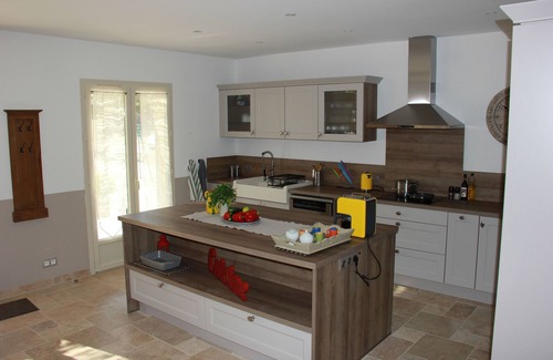 Taillades House | Beautifully furnished & equipped 3 Bedrooms/2 Bathrooms + pool, in the Luberon.