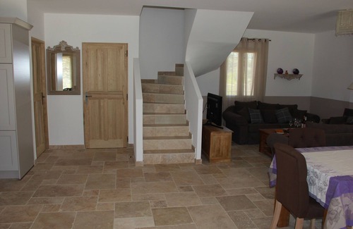 Taillades House | Beautifully furnished & equipped 3 Bedrooms/2 Bathrooms + pool, in the Luberon.