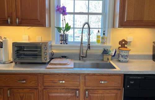 Hillsdale House | Beautifully furnished 3-bedroom home located half a mile from Hillsdale College