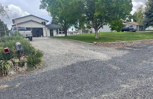 Tri-Cities House | Beautifully furnished home in quiet neighborhood
