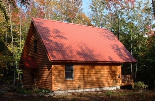 Maple City Cabin | Beautifully Furnished Log Home on Secluded Shetland Creek