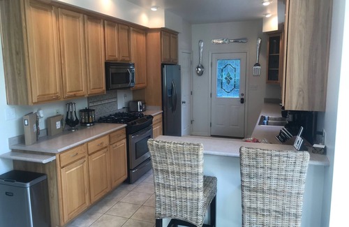 Bracey House | BEAUTIFULLY FURNISHED WATERFRONT HOME NEAR GOLF COURSE, WINERY, & DINING