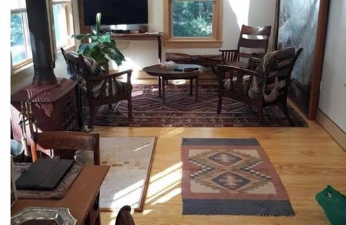 Vineyard Haven Ski Chalet | Beautifully handcrafted arts and craft style carriage house chalet