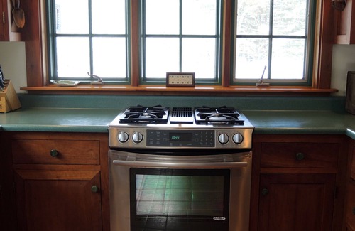 South Londonderry House | Beautifully Maintained Custom Built Home on 7 acres - 3 mi from Stratton Access