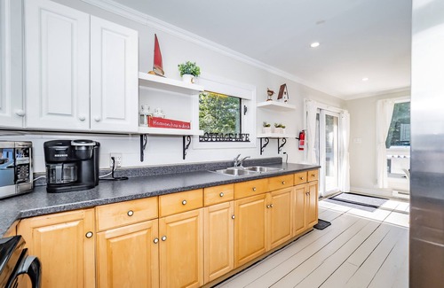 Muskoka Lakes Cottage | Beautifully maintained cottage in the heart of port carling