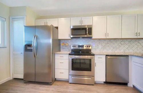 Crescent Beach House | Beautifully Newly Remodeled Townhouse with Ocean Views - Steps away from beach!