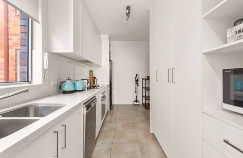 Lane Cove North Apartment | Beautifully Peaceful 2-Bed Apartment