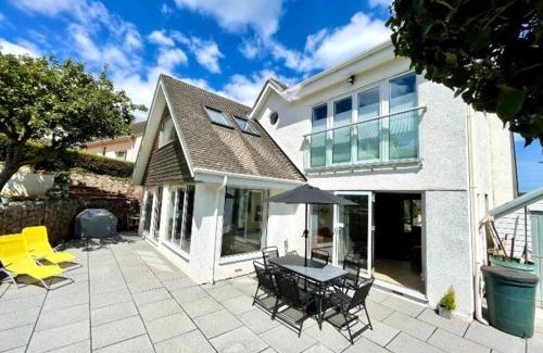 Galmpton House | Beautifully presented holiday home near the beach