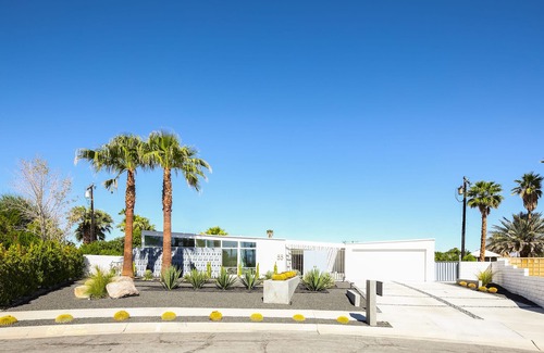 Racquet Club Estates House | Beautifully Presented Mid Century Gem
