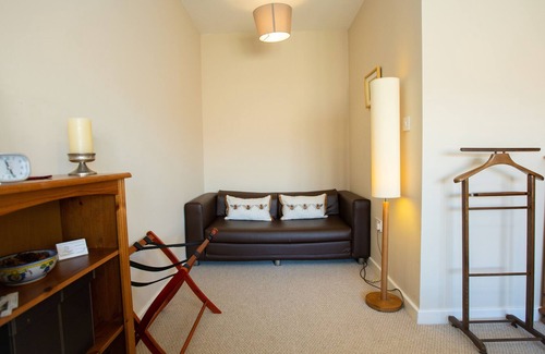 Huntingdon Cottage | Beautifully presented 2 bed fully equipped farm cottage