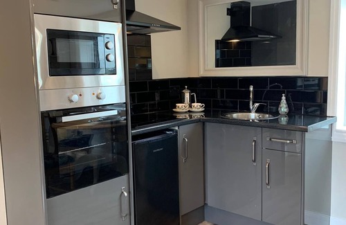 Huxley House | Beautifully presented spacious detached countryside studio and garden