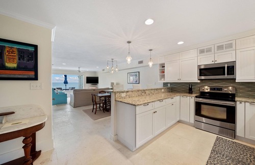 Santa Rosa Beach House | Beautifully renovated Gulf-front townhome with private beach access!