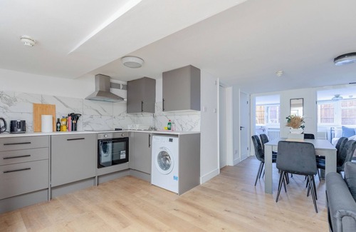 Islington Apartment | Beautifully Refurbished 4BD Flat by King's Cross