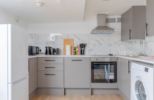 Islington Apartment | Beautifully Refurbished 4BD Flat by King's Cross