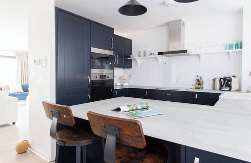 Selsey House | Beautifully Refurbished 4-Bed Beachside Retreat