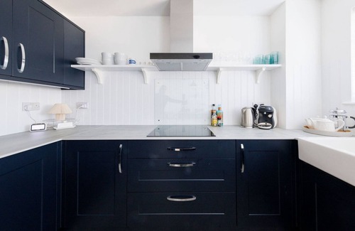 Selsey House | Beautifully Refurbished 4-Bed Beachside Retreat