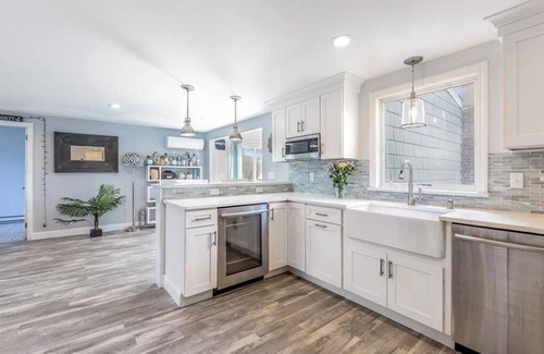 Eastward Look House | Beautifully Remodeled New To The Market Walk To Scarborough Beach With AC
