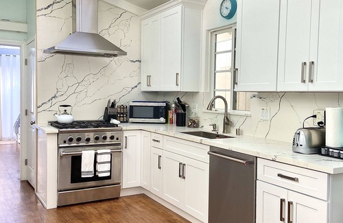 South Redondo House | Beautifully Remodeled Luxurious Beach House 1.5 Blocks from the Beach
